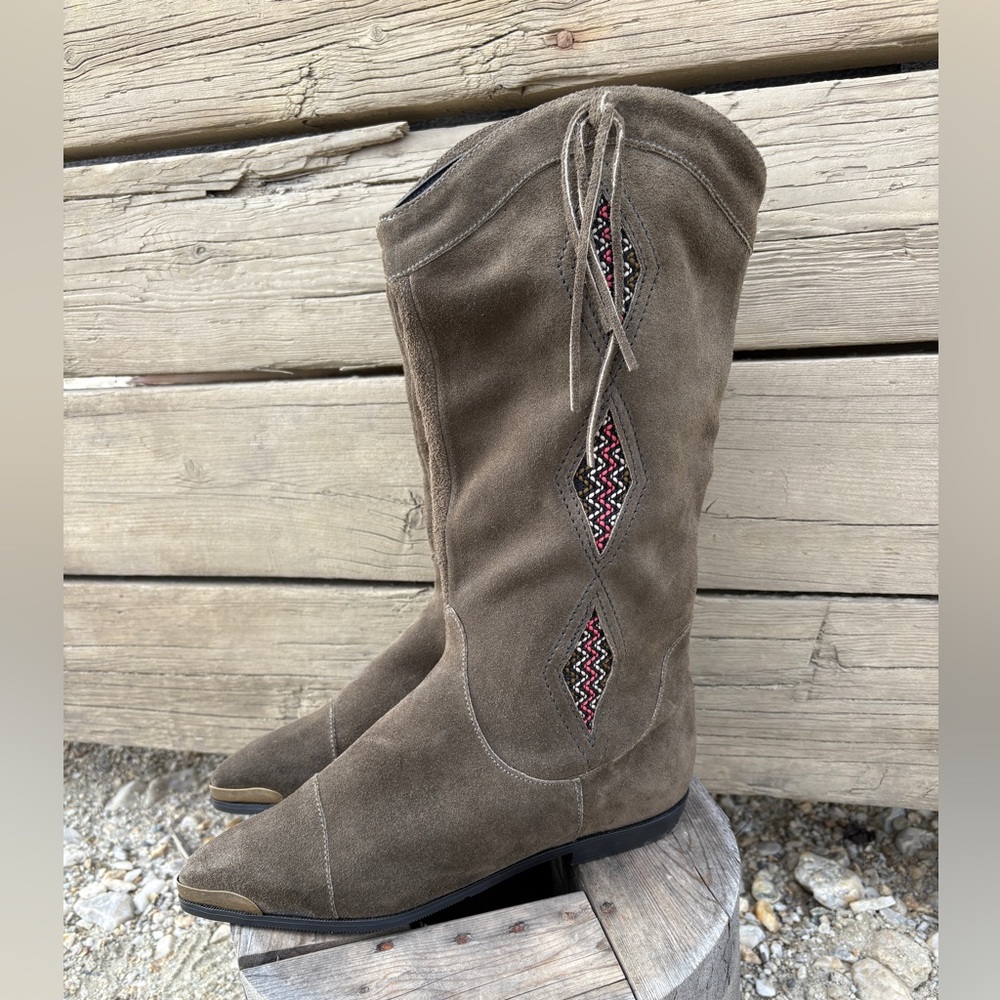 Elegant Brown Suede Heeled Boots with Embroidered Accents